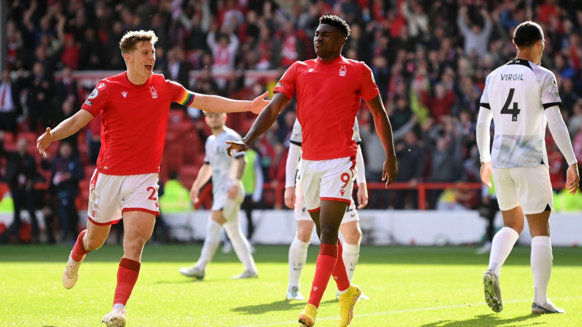 争激烈的英 争激烈的英